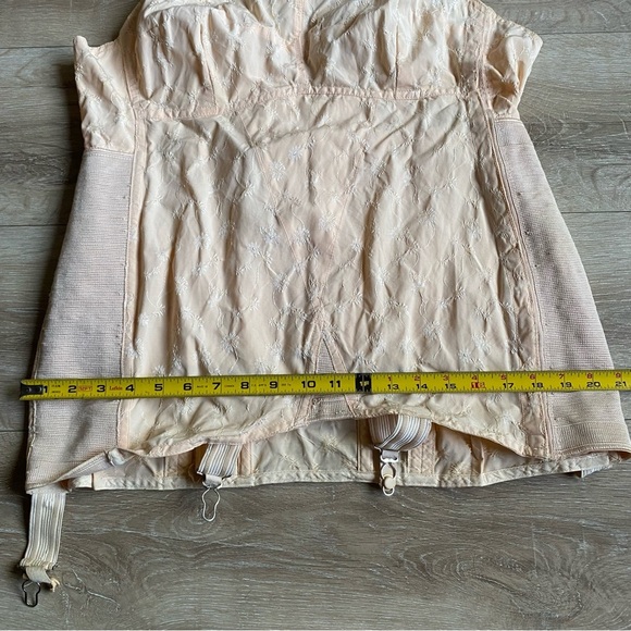Vintage 1930s corselet girdle | 30s embroidered one piece shapewear Victorian - Picture 16 of 16